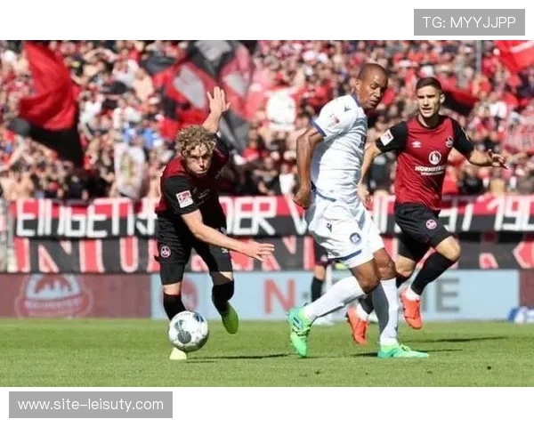 勒沃库森半场3-0领先海登海姆，维尔茨主导进攻