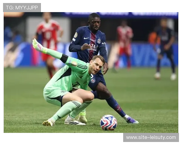 巴黎圣日耳曼边锋杜埃右大腿肌肉撕裂需缺阵7周，登贝莱腿筋伤停6周